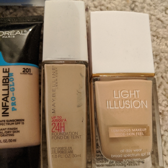 Drugstore foundation bundle for sale - Picture 5 of 7